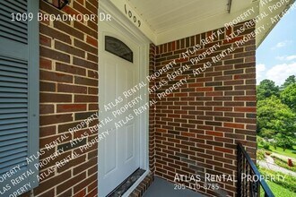 1009 Broadmoor Dr in Birmingham, AL - Foto de edificio - Building Photo