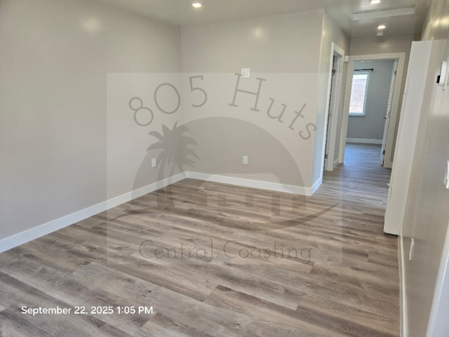 1378 Yale Pl in Santa Maria, CA - Foto de edificio - Building Photo