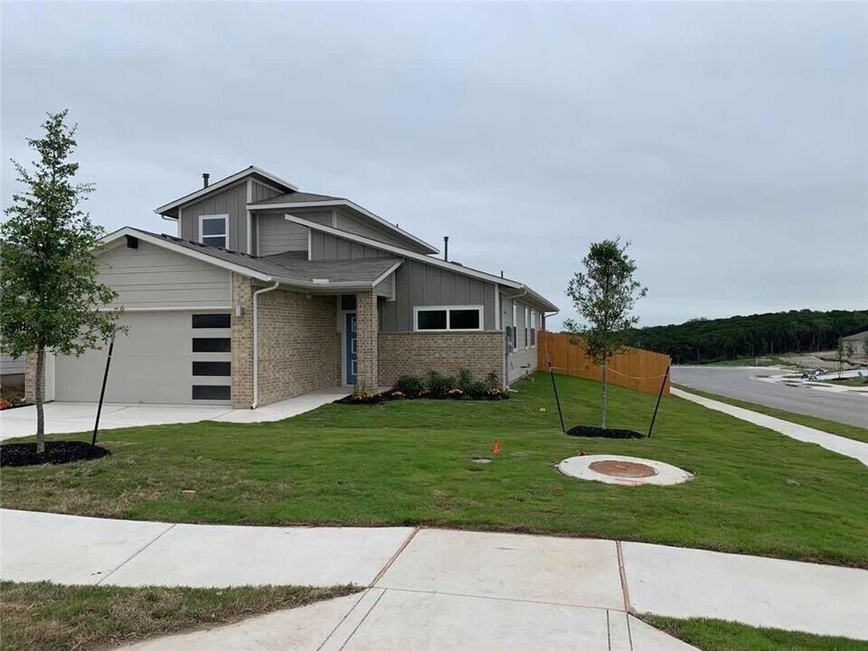10501 Fulton Ave in Austin, TX - Building Photo