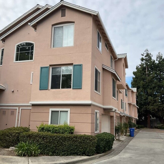 property at 38830 Garibaldi Common