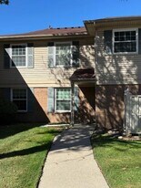 19204 Northridge Dr in Northville, MI - Building Photo