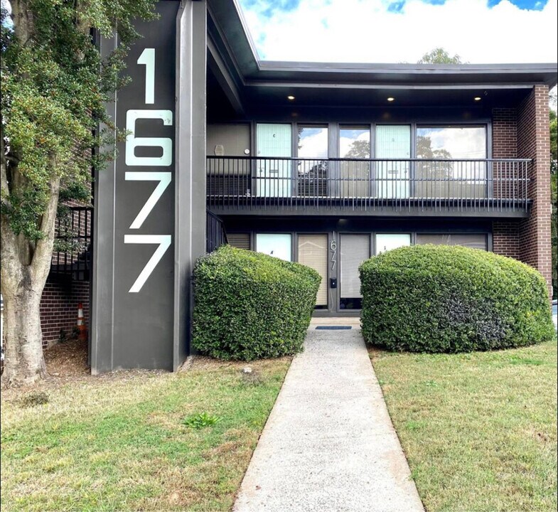1677 Dorsey Ave in East Point, GA - Building Photo