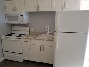 1245 NE 110th Terrace-Unit -2 in Miami, FL - Foto de edificio - Building Photo