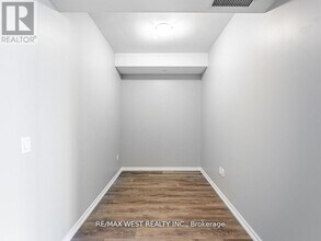 3237 Bayview Ave in Toronto, ON - Building Photo - Building Photo