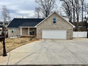 539 N Carolina Ave in Maiden, NC - Building Photo - Building Photo