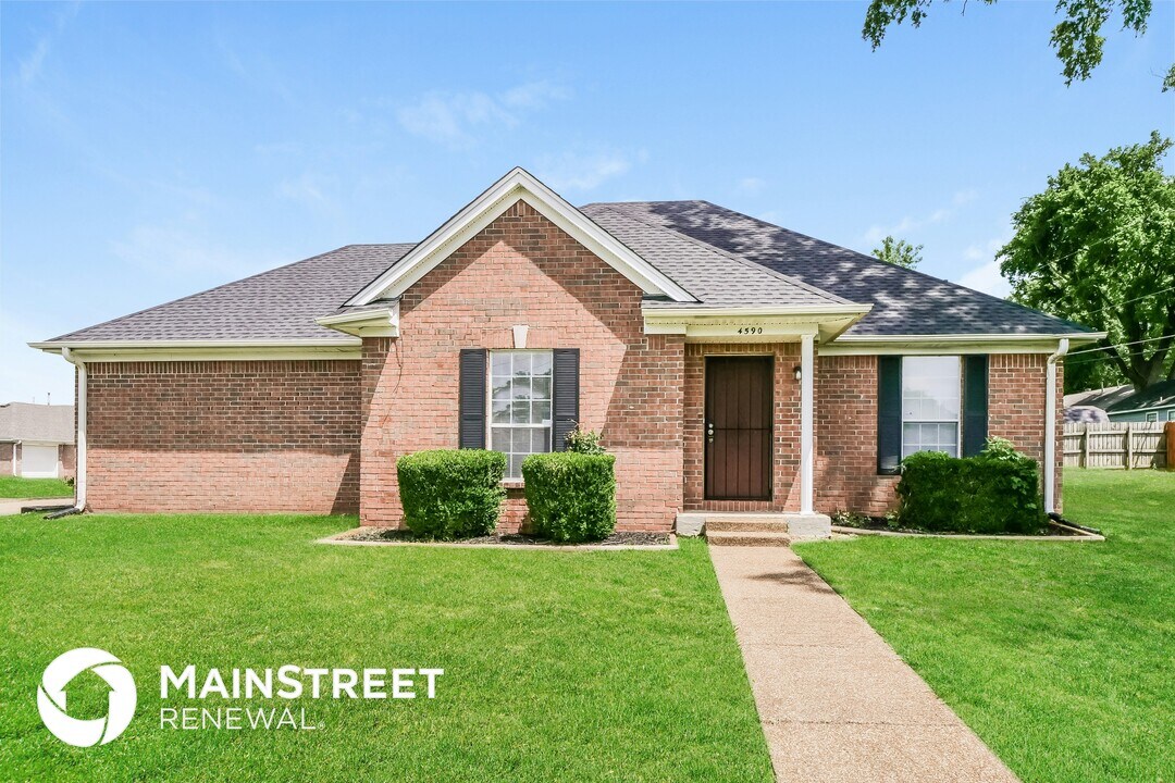 4590 Lindawood Ln in Memphis, TN - Foto de edificio