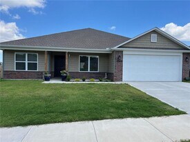 2960 W McLaren Dr in Fayetteville, AR - Building Photo