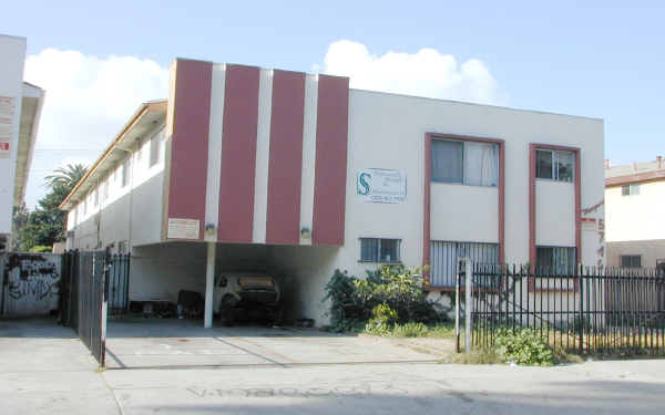 5746 Waring Ave in Los Angeles, CA - Foto de edificio - Building Photo