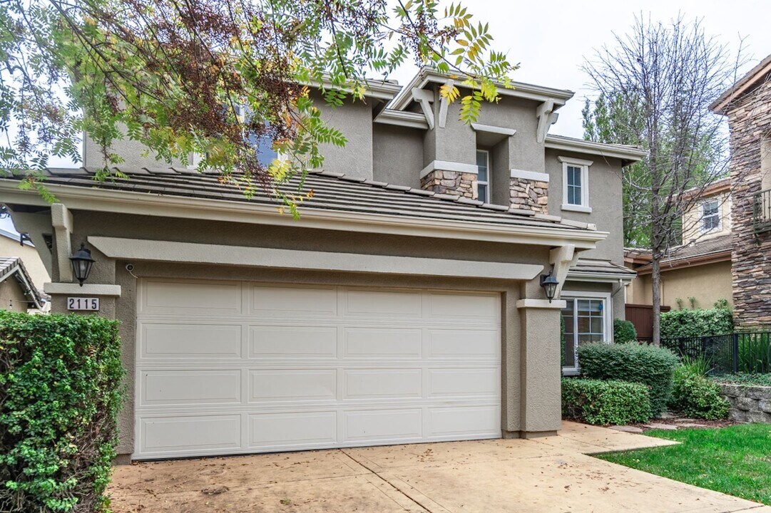 2115 Sterling Dr in Rocklin, CA - Building Photo