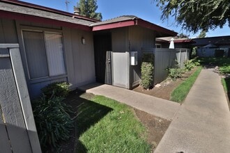 4504 N Valentine Ave in Fresno, CA - Foto de edificio - Building Photo