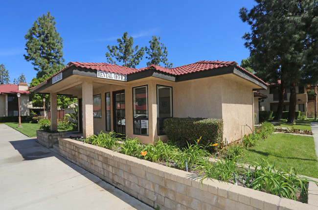 Baywood Apartments in Simi Valley, CA - Building Photo - Building Photo