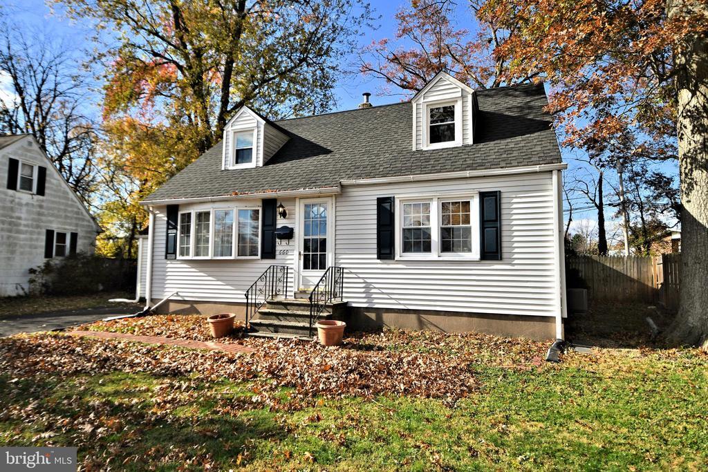 660 Osborne Ave in Morrisville, PA - Building Photo