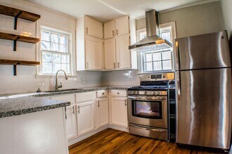 2324 Fairway Dr in Winston-Salem, NC - Building Photo - Building Photo