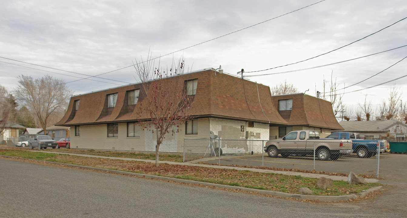 1118-1120 Cherry Ave in Yakima, WA - Building Photo