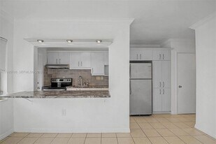 60 NW 79th St, Unit 23 in Miami, FL - Building Photo
