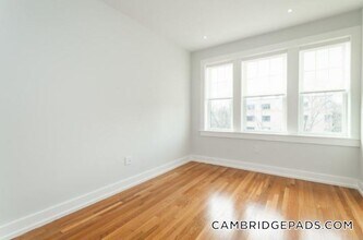 16 Forest St, Unit 33 in Cambridge, MA - Foto de edificio - Building Photo