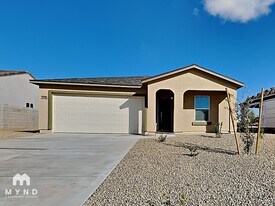 9346 W Raven Dr in Arizona City, AZ - Building Photo