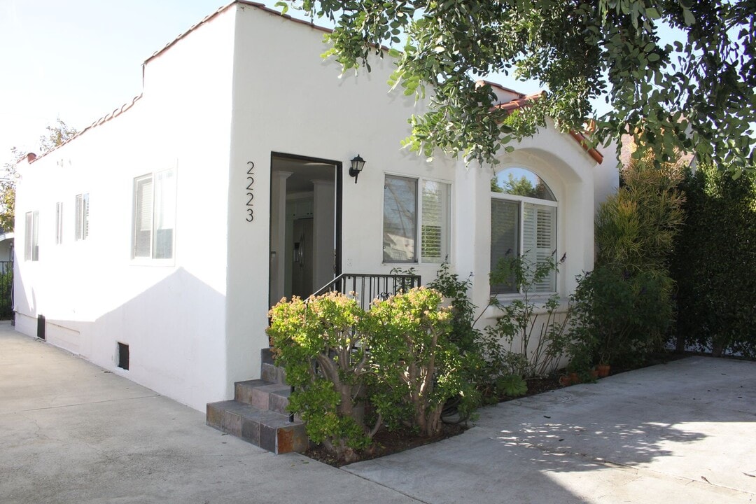 2223 Alsace Ave in Los Angeles, CA - Building Photo