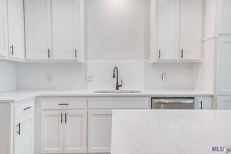 8065 Lockhart Rd in Denham Springs, LA - Building Photo - Building Photo