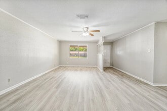 1016 N Meadowlark Ln in Stephenville, TX - Building Photo - Building Photo