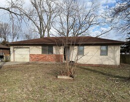433 Kansas Dr in Iola, KS - Building Photo