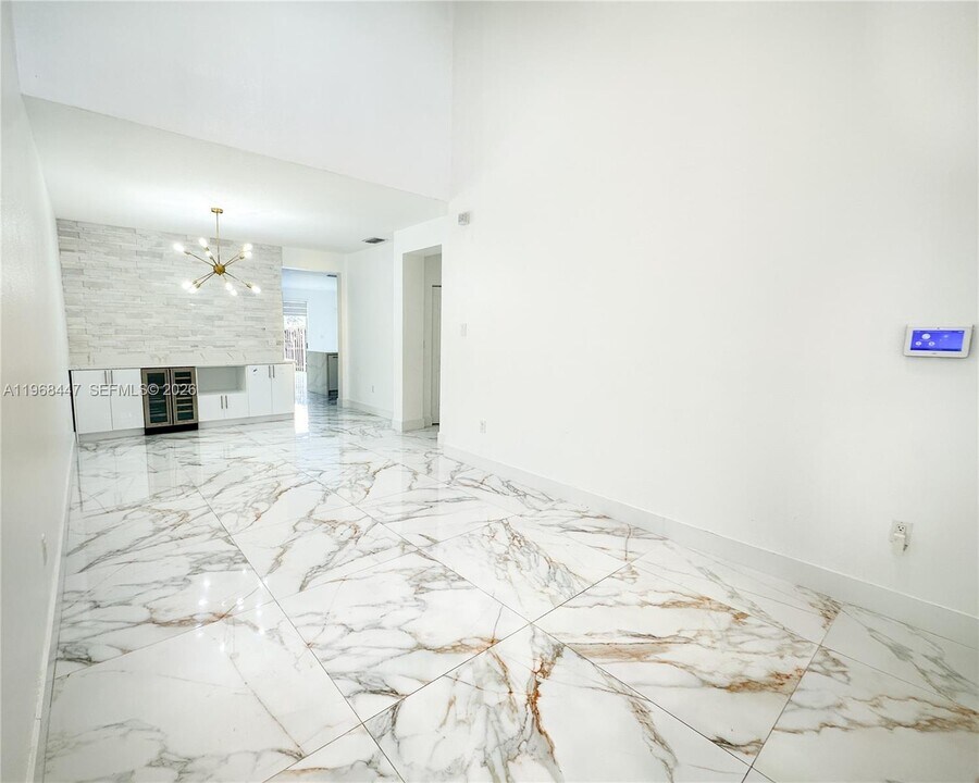 10728 NW 76th Ln in Medley, FL - Building Photo