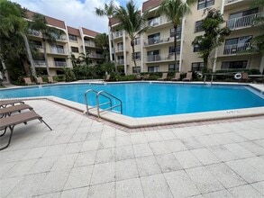 9301 SW 92nd Ave in Miami, FL - Foto de edificio - Building Photo