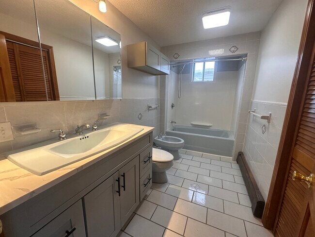 253 Elm St, Unit 3
