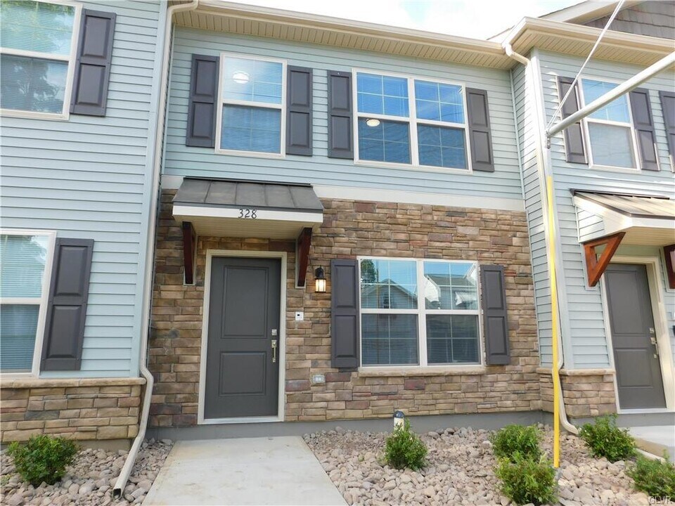 326 E Frankford St in Bethlehem, PA - Building Photo