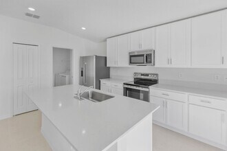 2155 Lone Oak Ln in Lakeland, FL - Building Photo - Building Photo