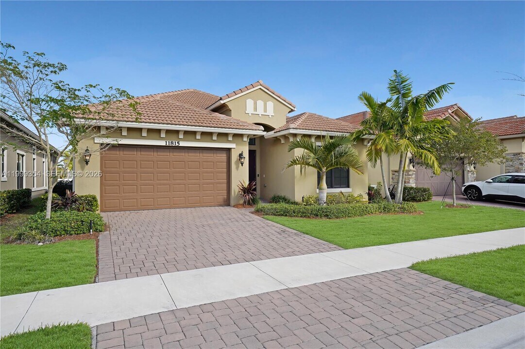 11815 Leon Cir N in Coral Springs, FL - Building Photo