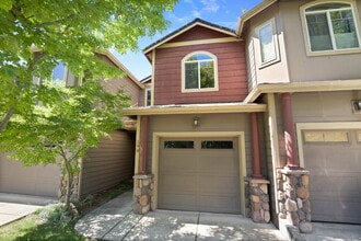 190 Rivers Edge Dr in Gold Hill, OR - Building Photo - Building Photo