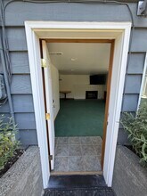 306 S 193rd St, Unit B in Des Moines, WA - Foto de edificio - Building Photo