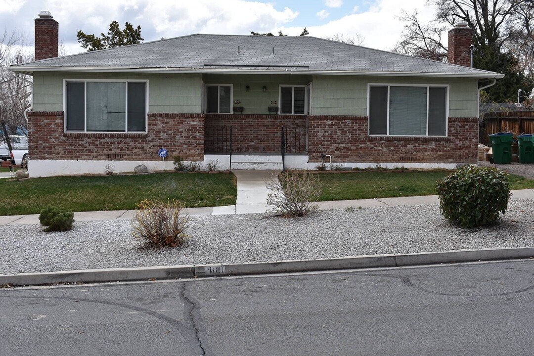 400-404 La Rue Ave in Reno, NV - Building Photo