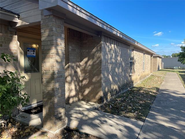 121 Cambridge Dr in Saginaw, TX - Building Photo - Building Photo