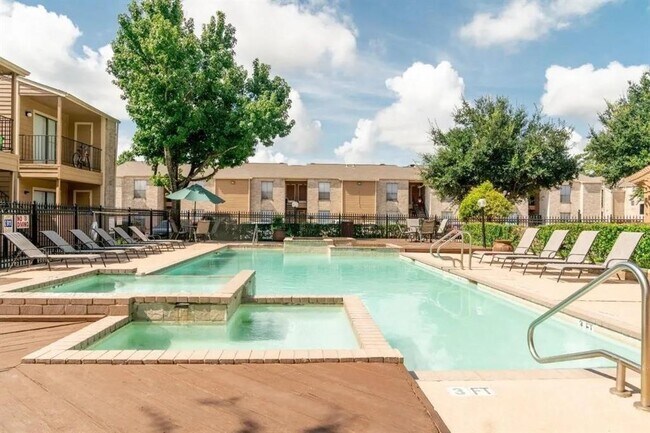 515 S Bender Ave in Humble, TX - Foto de edificio - Building Photo