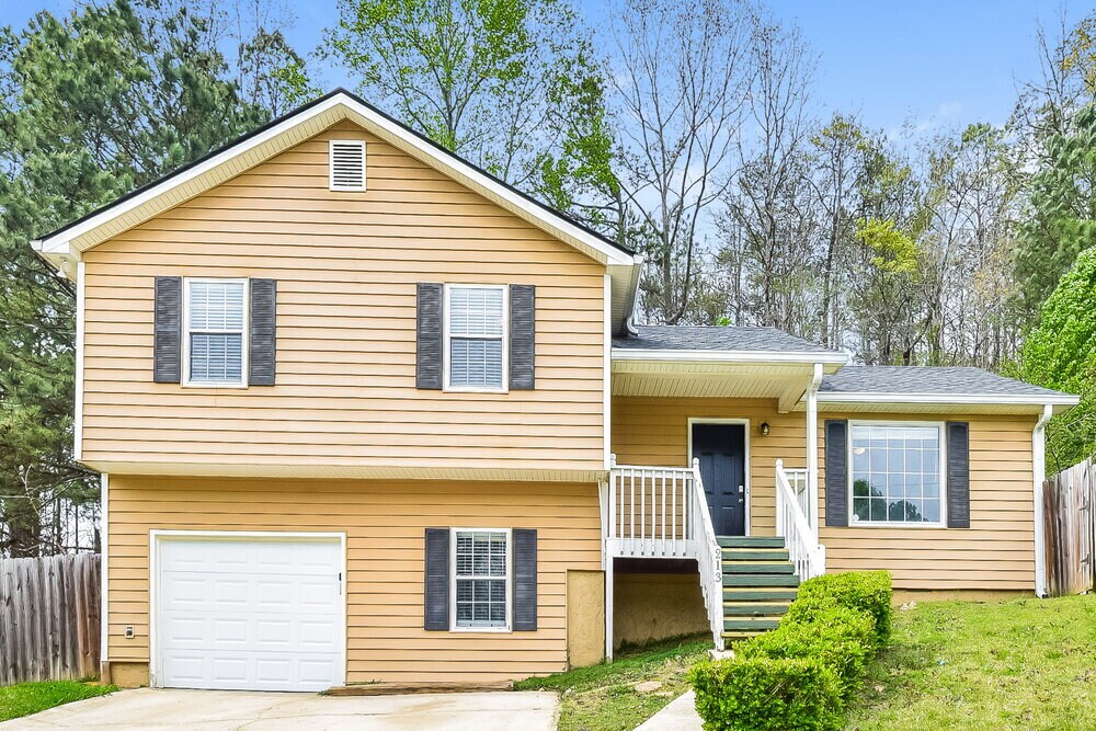 213 Hampton Dr in Dallas, GA - Building Photo