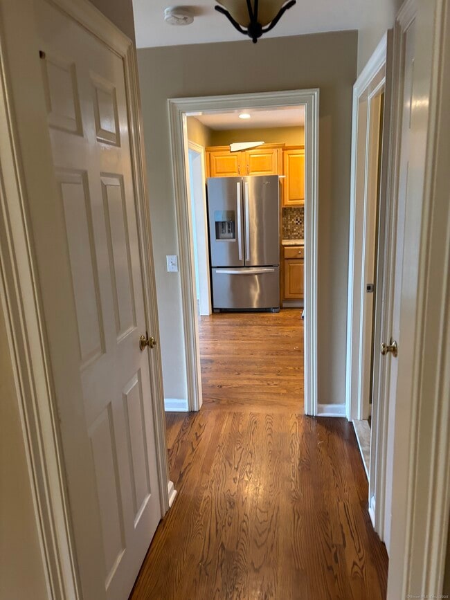 36 Nicholas Ave in Greenwich, CT - Building Photo - Building Photo