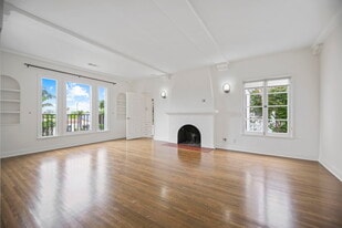 1148 S Stanley Ave, Unit Upper in Los Angeles, CA - Building Photo