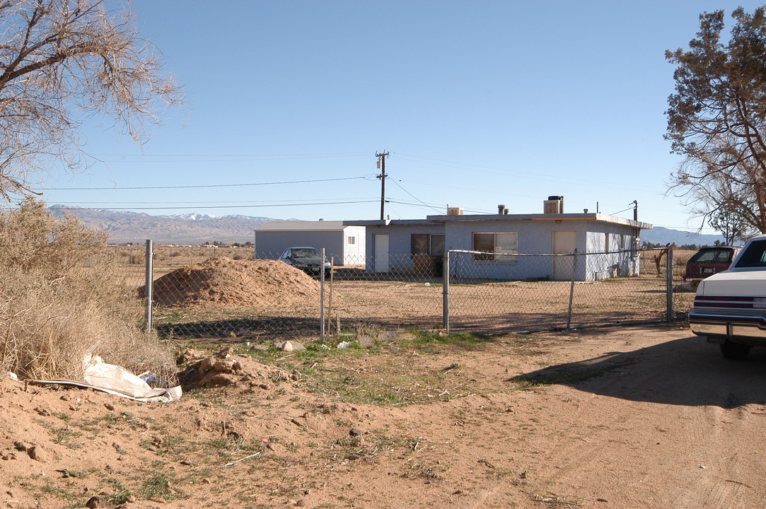 21201-21203 Tepee Rd in Apple Valley, CA - Building Photo