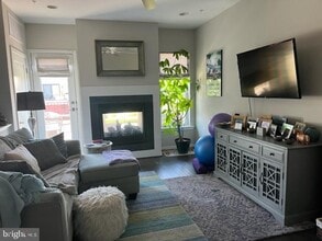 404 Ironsides Square SE in Leesburg, VA - Building Photo - Building Photo