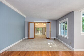 7249 NE Vincent Rd in Bainbridge Island, WA - Building Photo - Building Photo
