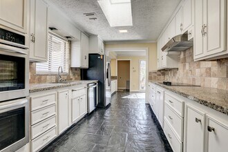 5203 Braesvalley Dr in Houston, TX - Building Photo - Building Photo