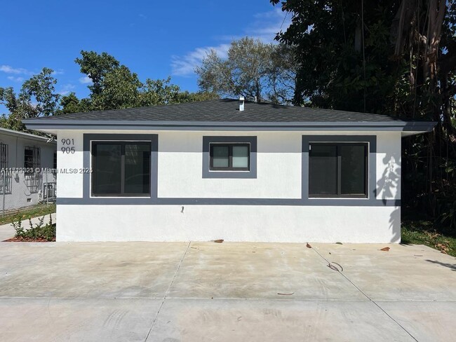 903 NW 99th St in Miami, FL - Building Photo - Building Photo