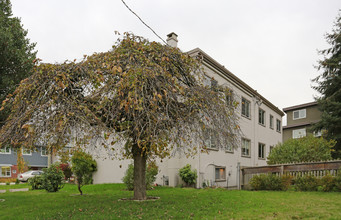 Holly Manor in New Westminster, BC - Building Photo - Building Photo