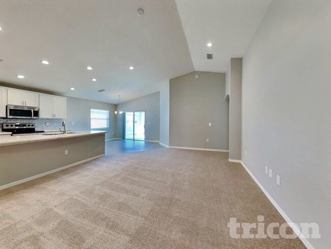 887 Orleans Dr in Eagle Lake, FL - Foto de edificio - Building Photo