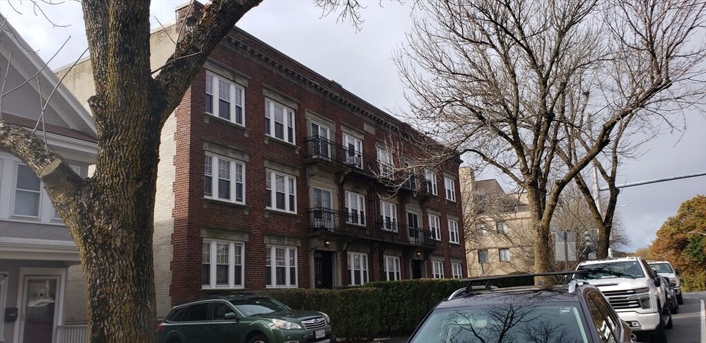 390 Fellsway W, Unit 5A in Medford, MA - Building Photo