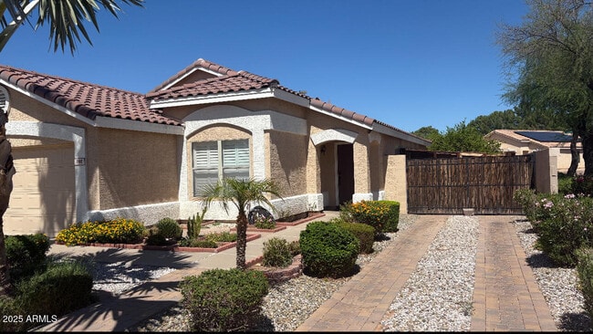 1108 E Pinto Dr in Gilbert, AZ - Building Photo - Building Photo