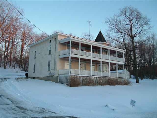 1784 State Route 9J in Stuyvesant, NY - Building Photo