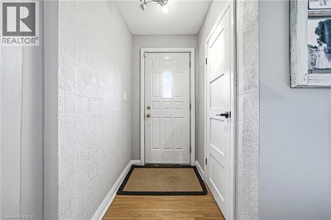 94 Irene Ave in Hamilton, ON - Building Photo - Building Photo